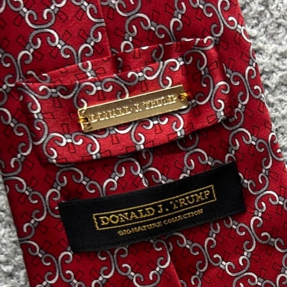 Donald J. Trump Silk Tie Geometric Chain Red OS Classic Professional Power Tie - Picture 4 of 4